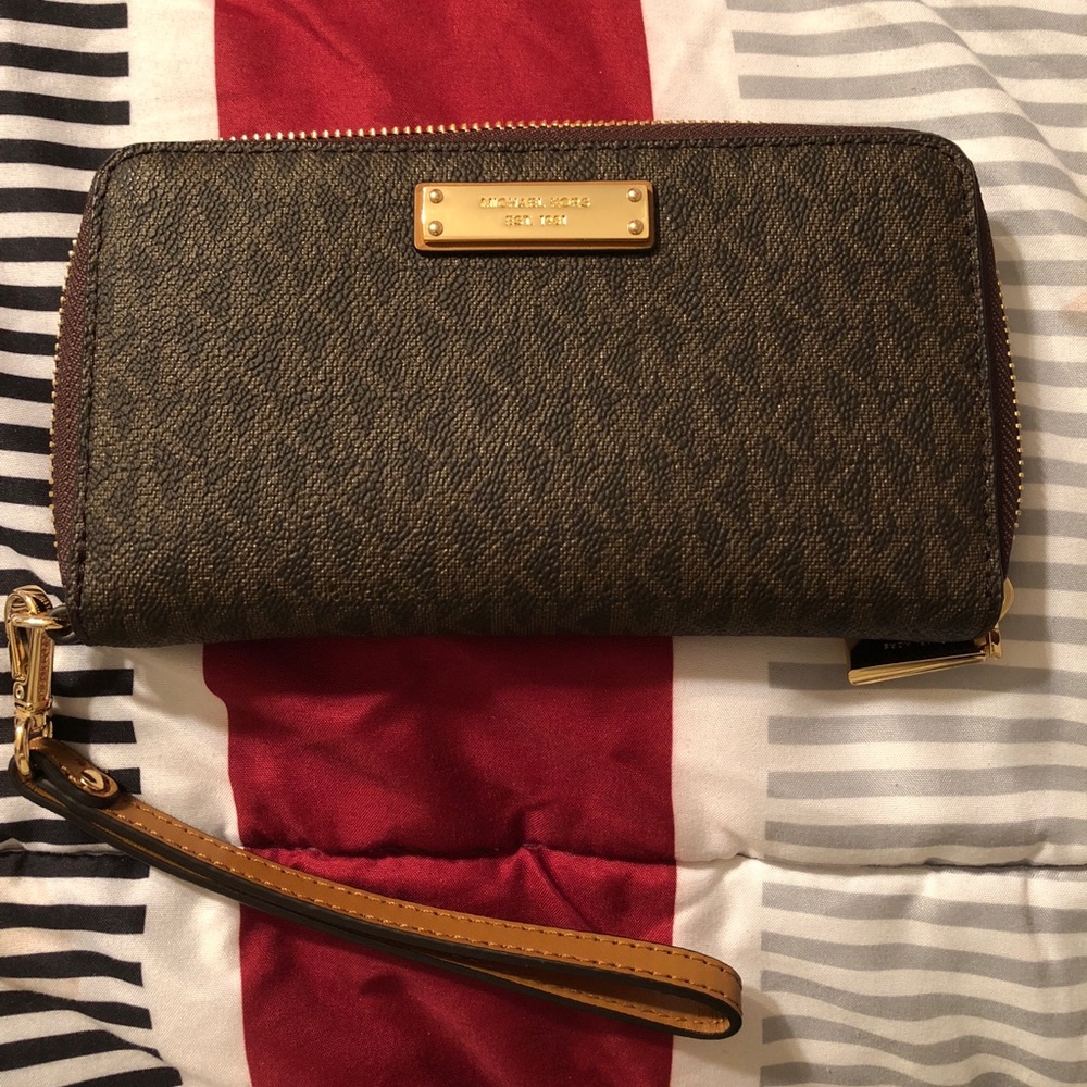 Michael Kors wristlet